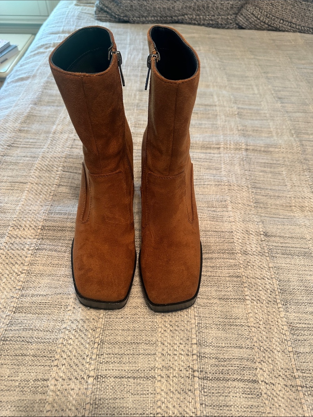 Women's Suede Mid-Calf Heeled Boots in Chestnut Brown